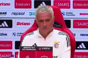 穆帥：三連勝是個(gè)好勢(shì)頭，被比作法拉利？我現(xiàn)在開(kāi)本菲卡給的寶馬