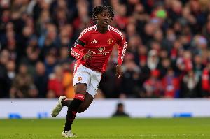 英媒：除那不勒斯外，拜仁也對曼聯(lián)中場梅努展示出興趣