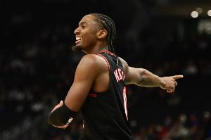 可惜??！馬克西海底撈月超級(jí)拉桿打中 但被吹罰防守犯規(guī)在先無(wú)效