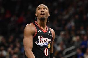 風(fēng)馳電掣！馬克西半場(chǎng)13中7砍下18分3板2斷 正負(fù)值+26最高