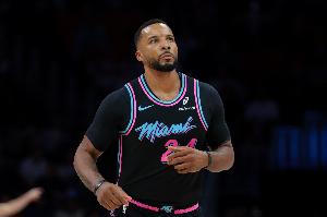 阿德巴約打趣：對鮑威爾最初印象他是個羅圈腿 我還告訴了我媽