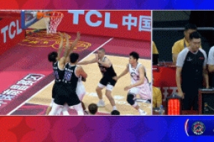 所羅門強起打進抱怨被肘喉 主裁判回放后示意沒有附加犯規(guī)動作