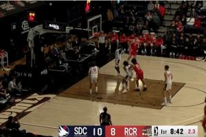 熟悉的腳步！楊瀚森低位左右晃肩翻身勾手打進(jìn)