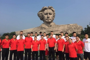 時(shí)隔10年再次造訪橘子洲！翟曉川曬舊照：2015-2025????