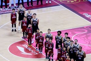 力克同曦！媒體人：香港金牛的陣容厚度&實(shí)力不遜于CBA中下游球隊(duì)