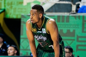 毫無狀態(tài)！祝銘震半場4中0&三分3中0得0分 僅有1板2助&有3次犯規(guī)