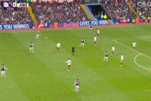 阿森納0-1落后維拉！卡什后點(diǎn)凌空抽射入網(wǎng)，皮球洞穿拉亞小門