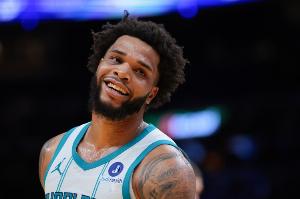 活力十足！邁爾斯·布里奇斯半場8中4拿到12分8板 正負值+9