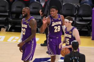 A·史密斯：如果詹姆斯繼續(xù)這樣打下去 湖人今年能進(jìn)西決