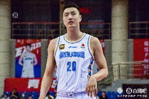 中流砥柱！翟曉川9投8中&三分5中4 砍下21分7板&正負(fù)值+25