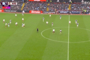 腿軟了??！因卡皮耶致命帶球失誤送界外球，維拉借此完成讀秒絕殺