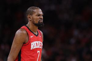 還是厲害！杜蘭特連續(xù)變向面對(duì)多人防守命中跳投