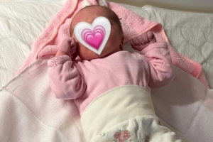 改名字了嗎？東契奇曬新出生二女兒的照片：奧莉維亞??