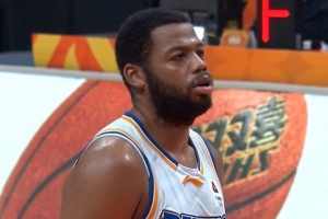 新外援還行！斯佩爾曼6中4拿到15分2板3助1斷