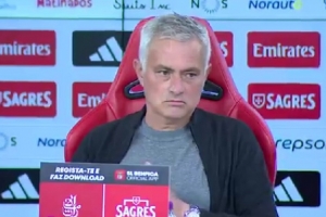 穆帥：比賽和評(píng)論是兩回事，若我是評(píng)論員也會(huì)干得很好且更尊重人