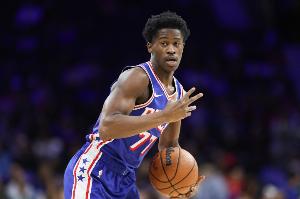 出手有點(diǎn)少！埃奇庫姆24分鐘8投4中 拿到12分4籃板