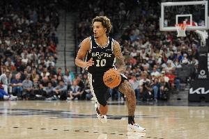 羅德曼附體！索漢半場(chǎng)搶到4個(gè)前場(chǎng)板 5投4中拿到8分&另有1助攻