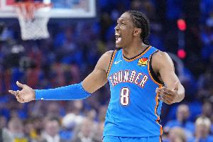 還在調(diào)狀態(tài)！杰倫威11中5拿到15分8板5助1斷 4次犯規(guī)