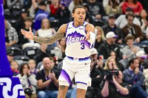 太不容易了！基昂特·喬治拋投2+1打破僵局 半節(jié)被尼克斯打23-0