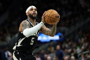 還有的追！特倫特借掩護(hù)直接三分 喬治撲防不及送加罰！