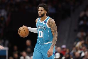 仙人指路！拉梅洛·鮑爾送拋傳 邁爾斯·布里奇斯起飛空接暴扣