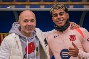 伊涅斯塔曬造訪巴薩訓練基地照片：回家的感覺很美好