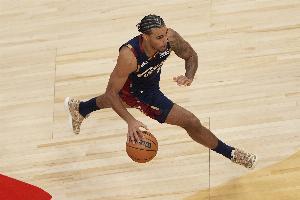 眼花了？騎士第三節(jié)前半節(jié)以28-9凈勝馬刺19分