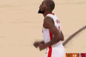 喂到嘴邊！杜蘭特吸引防守連續(xù)兩次為阿門送出保姆助攻