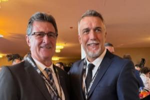 兩大阿根廷傳奇！巴蒂現(xiàn)場(chǎng)看世界杯抽簽和肯佩斯合影