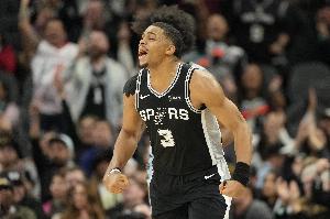 很極限！凱爾登·約翰遜騰空暴起 釘板大帽米切爾上籃