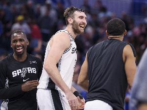 場(chǎng)均7.6分6籃板！今天馬刺客戰(zhàn)騎士 科內(nèi)特因腳踝傷勢(shì)缺陣