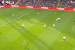 槍手險(xiǎn)些丟球！沃特金斯連過兩人后左腳抽射，拉亞貢獻(xiàn)關(guān)鍵撲救