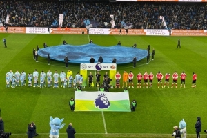 記者：陳濤昨天現(xiàn)場觀戰(zhàn)曼城，明天與城市集團(tuán)總部的同事見面