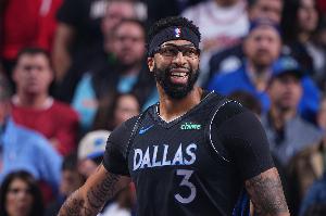 擎天白玉柱！濃眉一掃昨日陰霾19中14拿下29分8板2斷1帽閃爆全場