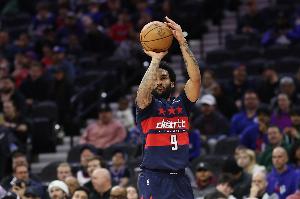 乾坤大挪移！賈斯汀·尚帕尼底線接球 高難度拉桿反籃打中