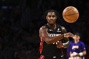 阿德巴約：小米切爾能帶來(lái)感染力的能量 他是轉(zhuǎn)換進(jìn)攻提速的核心