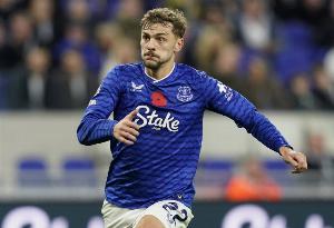 霍爾：埃弗頓進(jìn)軍歐戰(zhàn)是現(xiàn)實(shí)目標(biāo)，我們正朝著積極的方向前進(jìn)