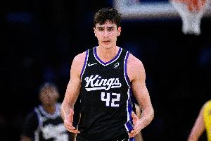 國(guó)王VS熱火：高材生雷諾生涯首次首發(fā) 搭檔德羅贊/拉文/穆雷/威少