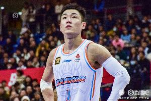 鮑威爾：高詩巖做出了非常好的表率作用 他能夠把全隊(duì)融在一起