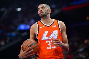 “老弱病殘”！巴圖姆三分3中1拿到3分4板 大洛5中1拿3分1帽