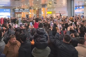 挺壯觀！媒體人曬迪亞洛抵達(dá)太原場(chǎng)面