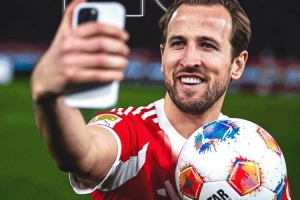 拜仁曬海報祝賀凱恩：僅用76場德甲比賽就完成10次帽子戲法！