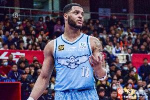 勢不可擋！青島全隊(duì)投籃合計(jì)63中42 命中率高達(dá)66.7%