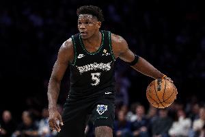 11中3僅拿15分&5失誤！媒體人：華子打得什么玩意 有什么心事嗎？