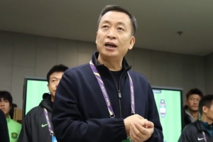 國安董事長周金輝賽前鼓勵(lì)球隊(duì)：用血性告訴河南，他們治不了國安