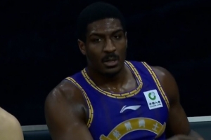 關(guān)鍵跳投鎖定勝局！佩里12中4拿到19分11板5助2斷