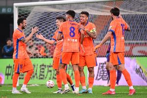 足球報：泰山隊明年戰(zhàn)略成績和年輕人培養(yǎng)并重，簽優(yōu)秀外援中衛(wèi)