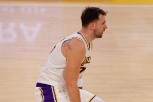 二女兒Buff加成無(wú)敵！東契奇24中9砍31分15板11助2帽 罰球14中11