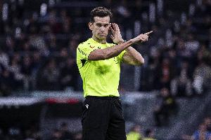 瘋狂??皇馬本輪西甲被主裁出示3紅7黃！7人吃牌，替補(bǔ)席1紅1黃