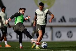 備戰(zhàn)曼城！皇馬官方曬訓(xùn)練圖：卡馬文加、塞巴略斯在列